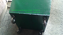 Монтаж колёс на контейнере для мусора тбо для транспортировки на улице или контейнерной площадке